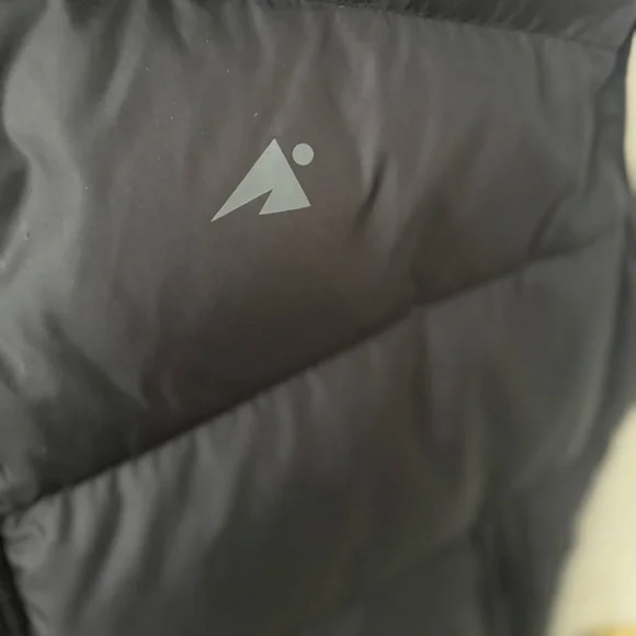 Eastern mountain sports women’s puffer vest - Picture 10 of 11